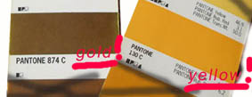 Normaler Druck goldgelb vs. Metallic-Druck (Pantone® Farbscala)